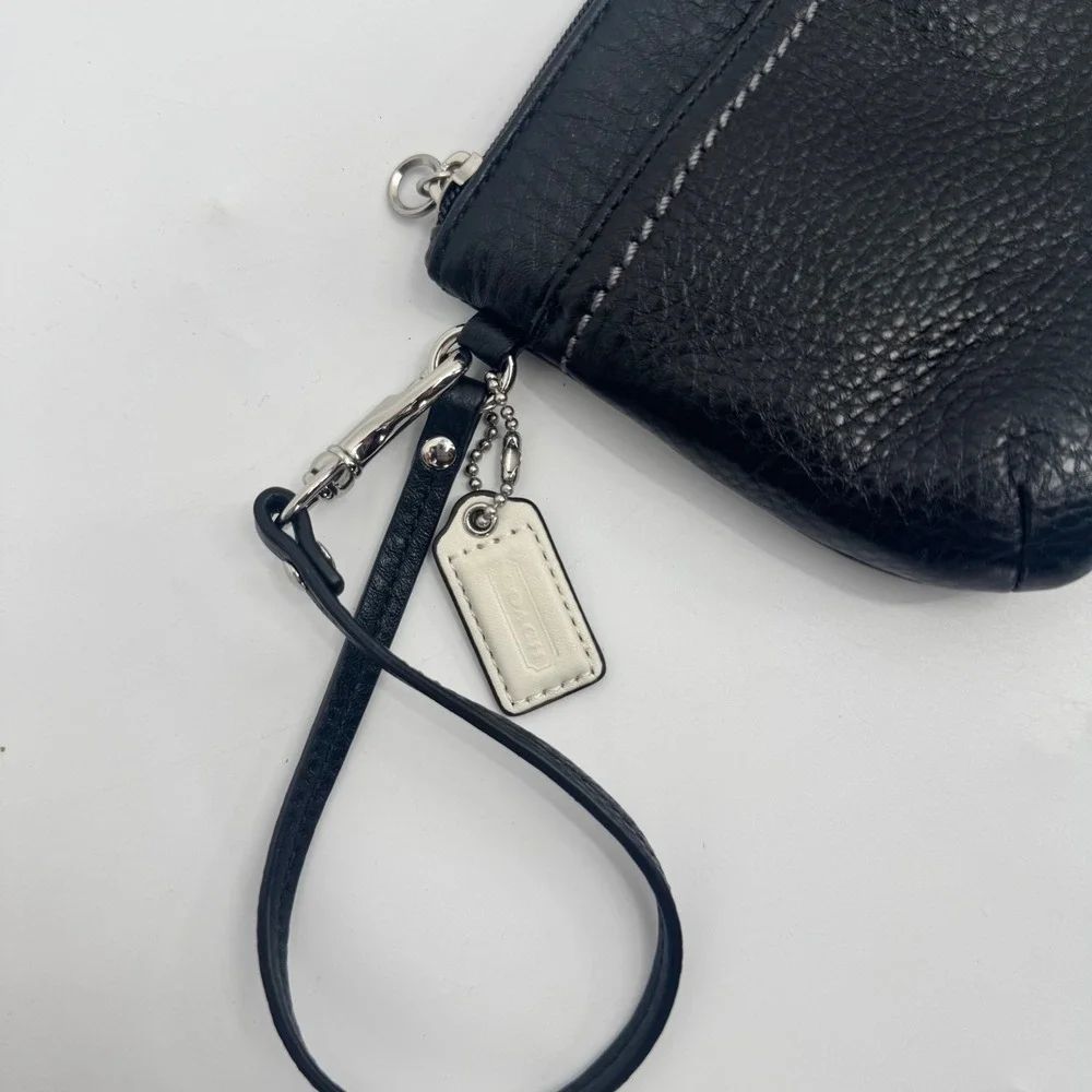 Y2K Coach Park Leather Medium Wristlet Black White Contrast Stitching Silver‎